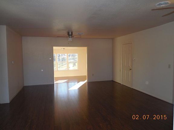 3rd image of 609 W Avenue A