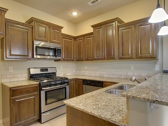 5th image of 2883 W Miramar Dr