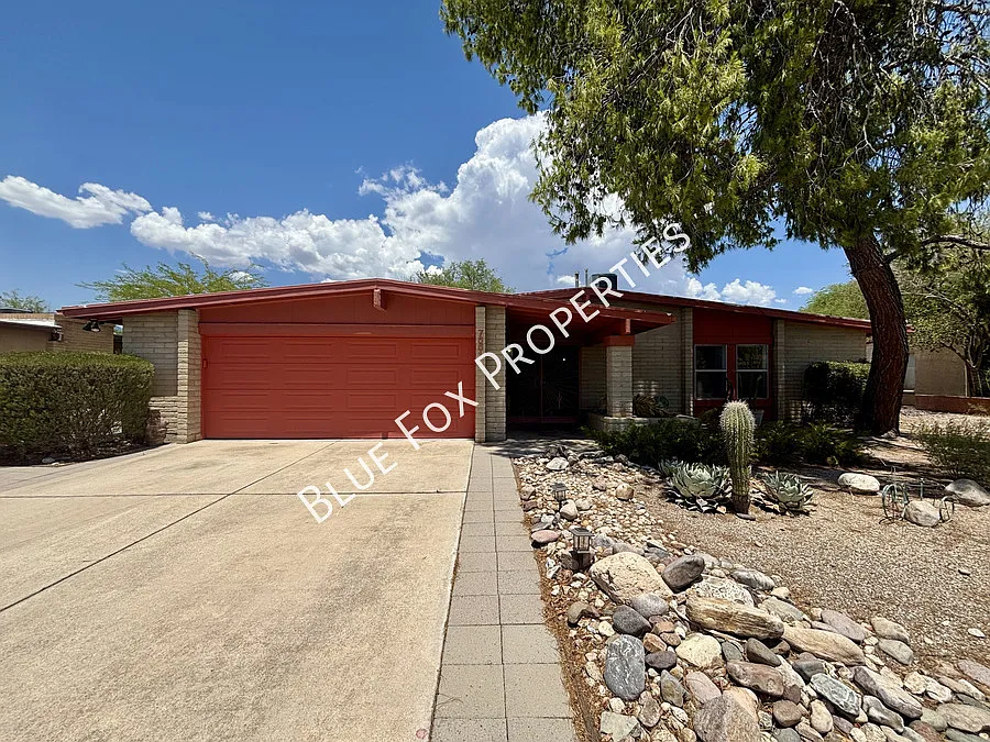 7551 E La Cienega Dr