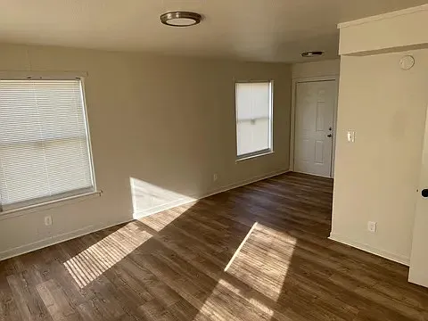 2 bed, 980 sqft, $975 — Photo 2