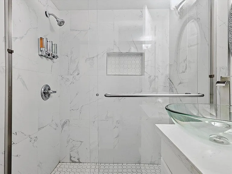 3608 Courtdale Dr #3608 — Photo 4