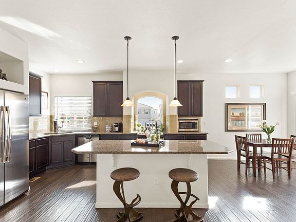 3rd image of 5004 Espana Way