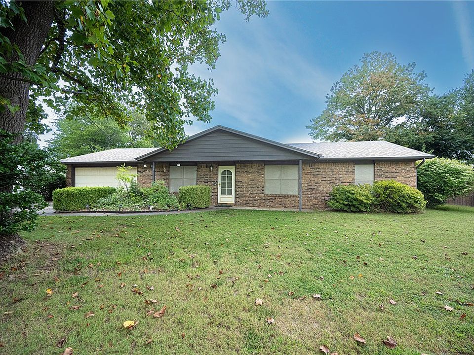 1st image of 907 N Westridge Dr