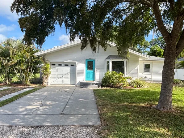 2201 Pelican Dr, Sarasota, FL 34237