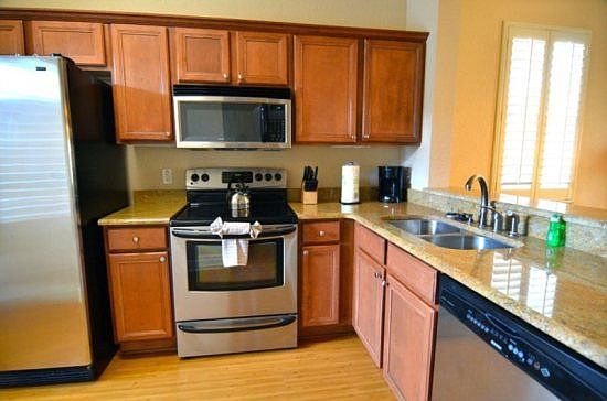 RP4T3205CA-kitchen-area