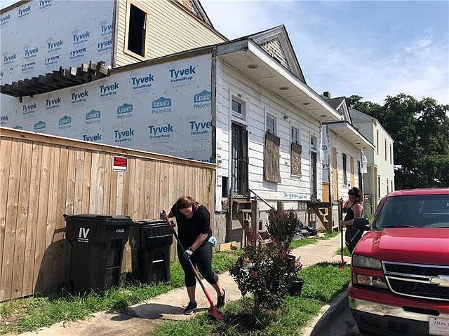 1st image of 1135 N Robertson St