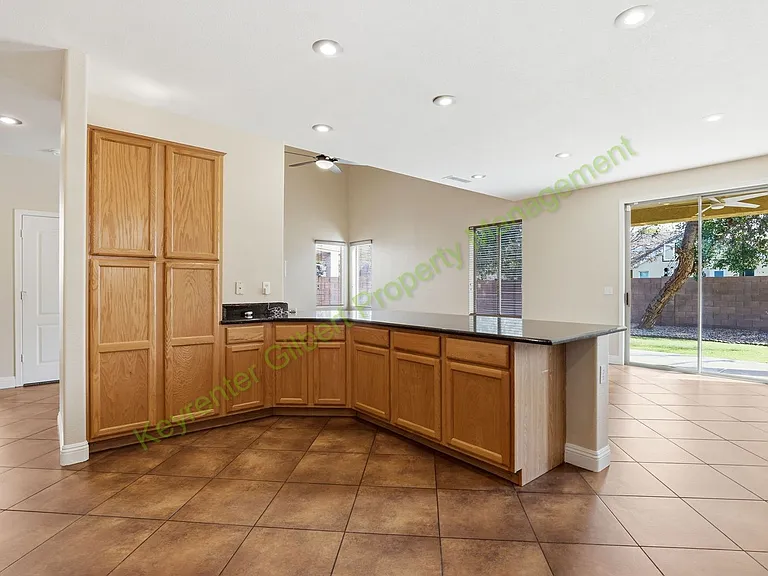 1137 S Hazel St — Photo 11