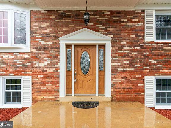 3rd image of 4722 Lehigh Ct