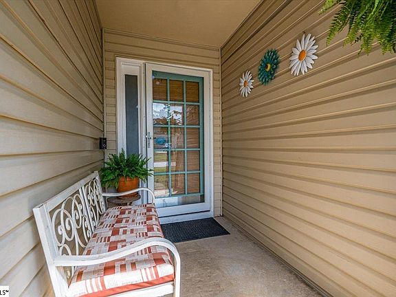 5th image of 16 Fortson Way