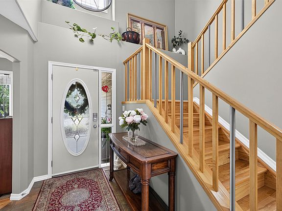 2nd image of 430 Norway Cres