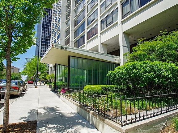 Heading West on Buildings Front Diversey Ave Sidewalk