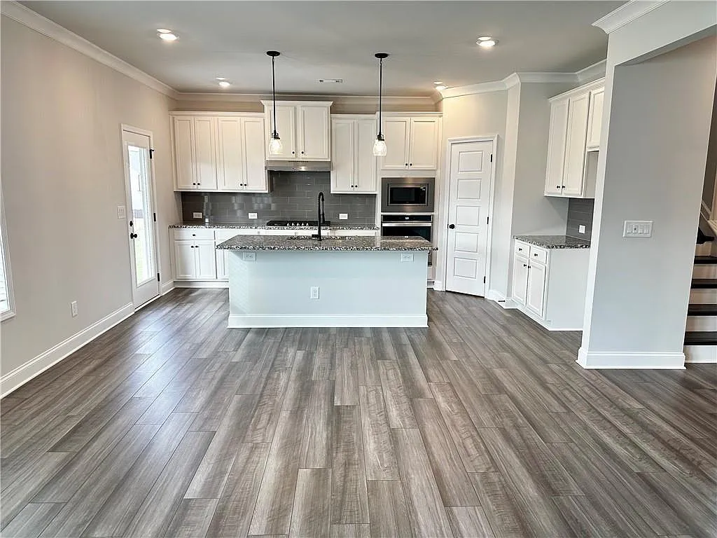4 bed, 3.0 bath, 2630 sqft, $2,750 — Photo 4