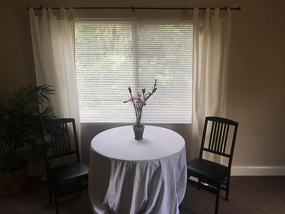 4th image of 30 N Primrose Dr
