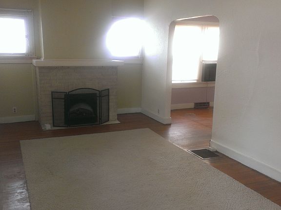 4th image of 326 Redwood Ave