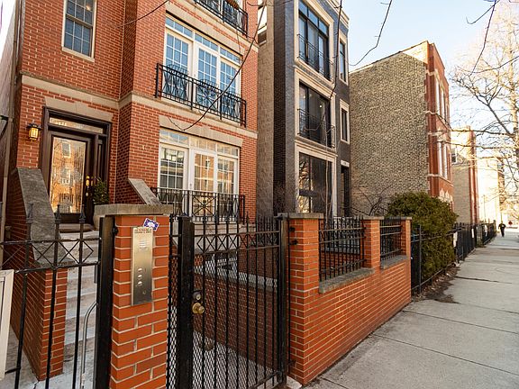 3rd image of 1102 N Paulina St #301