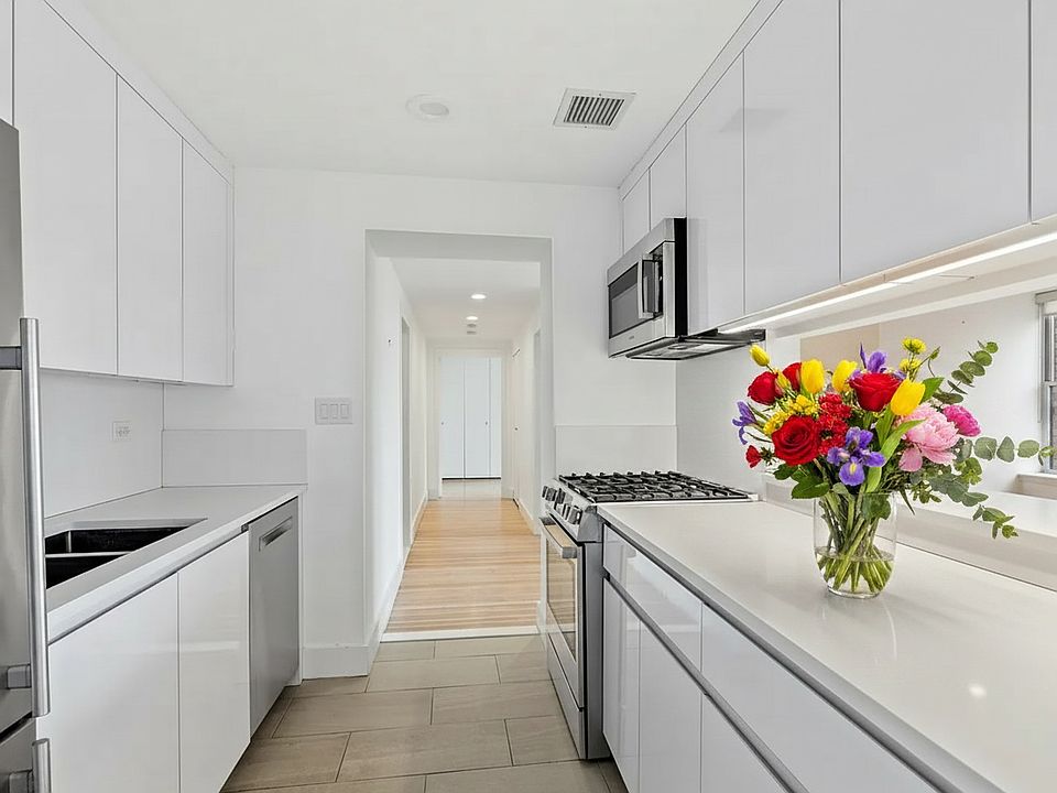 1st image of 40 E 61st St APT 15B