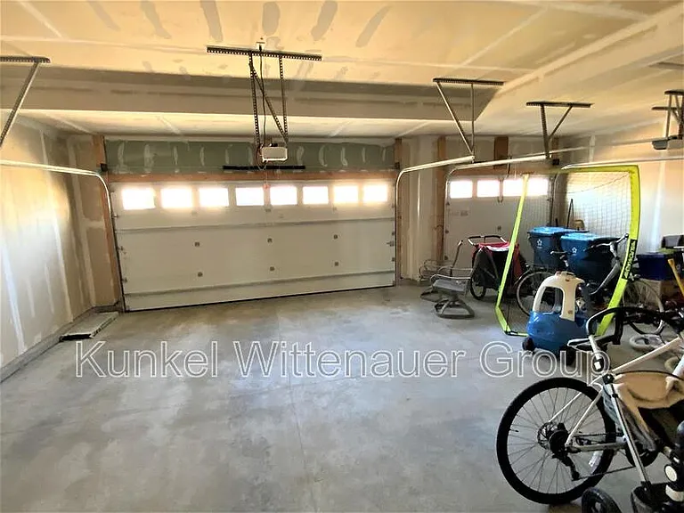 2724 Ambridge Dr — Photo 40