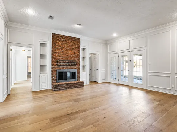 2942 Woodland Hills Dr, Grapevine, TX 76051