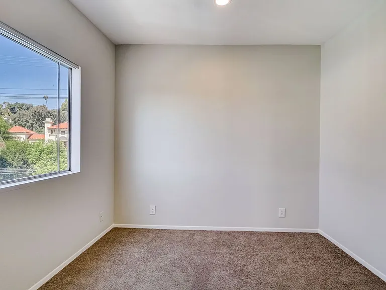 16070 Sunset Blvd — Photo 24