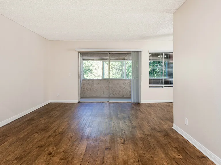 The Howard — Photo 10