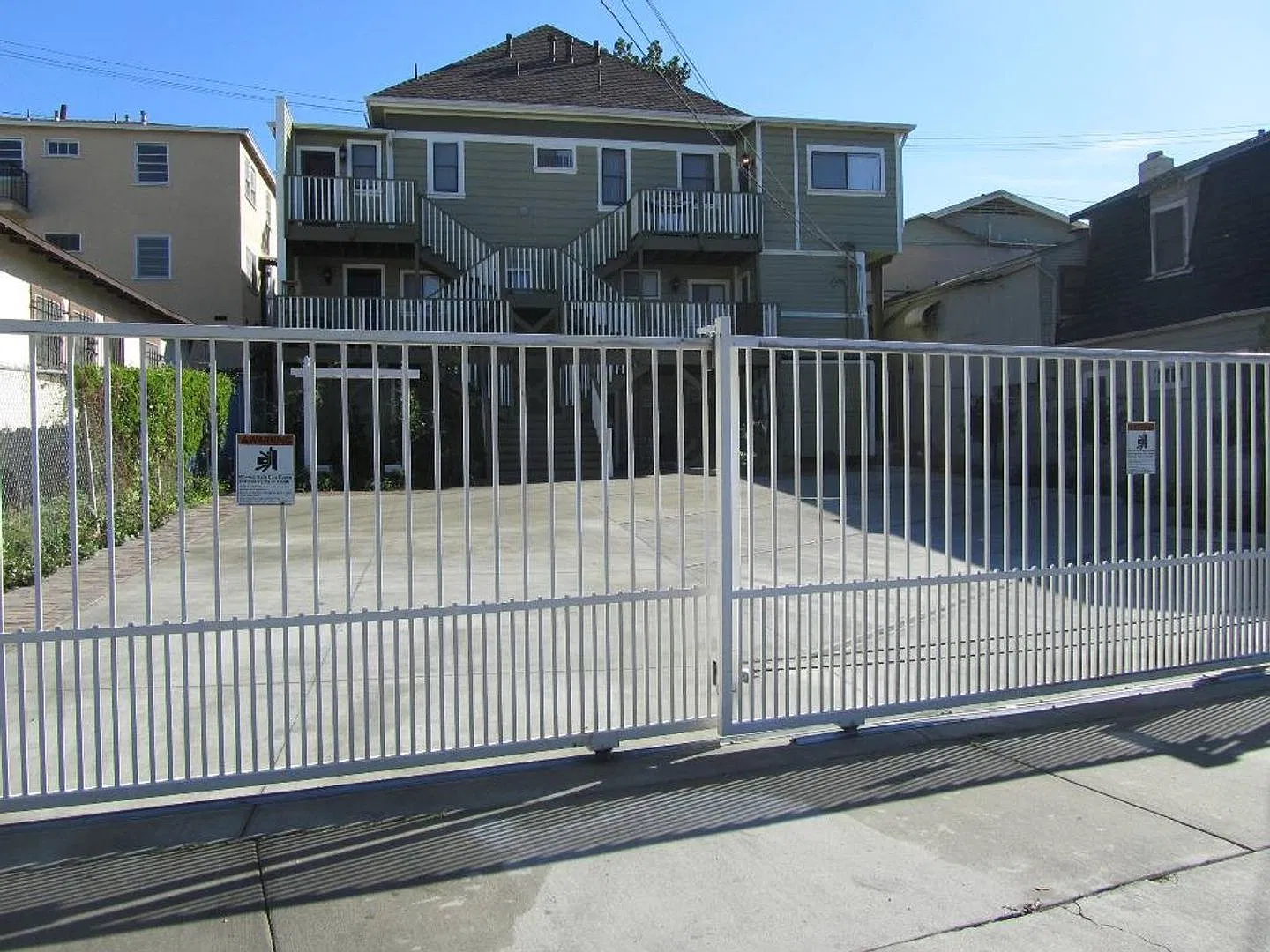 Remodeled & Modern 1+ Bedroom with a Bonus Room - Prime Angelino Heights Victorian Building with ... — Photo 4