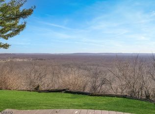 10 Pepper Rd, Towaco, NJ 07082