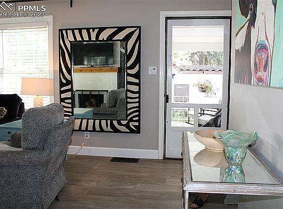 4th image of 714 N Sheridan Ave