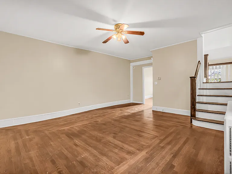 1035 Dixwell Ave — Photo 11