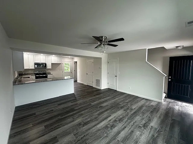 3 bed, 1.5 bath, 1100 sqft, $1,600 — Photo 2