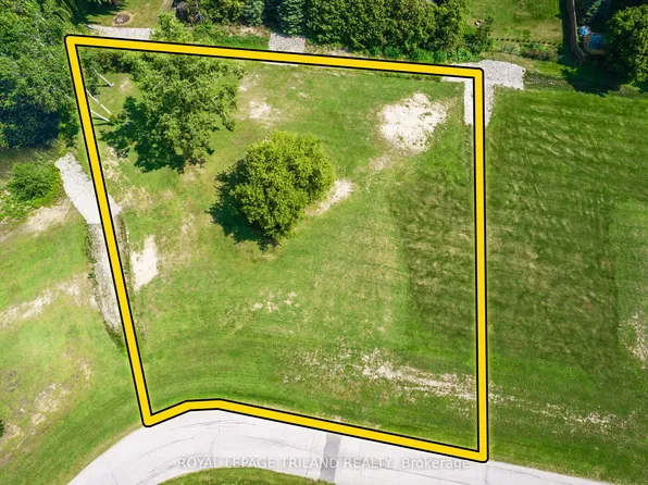 9936 Eric St, Lambton Shores, ON N0M 2N0