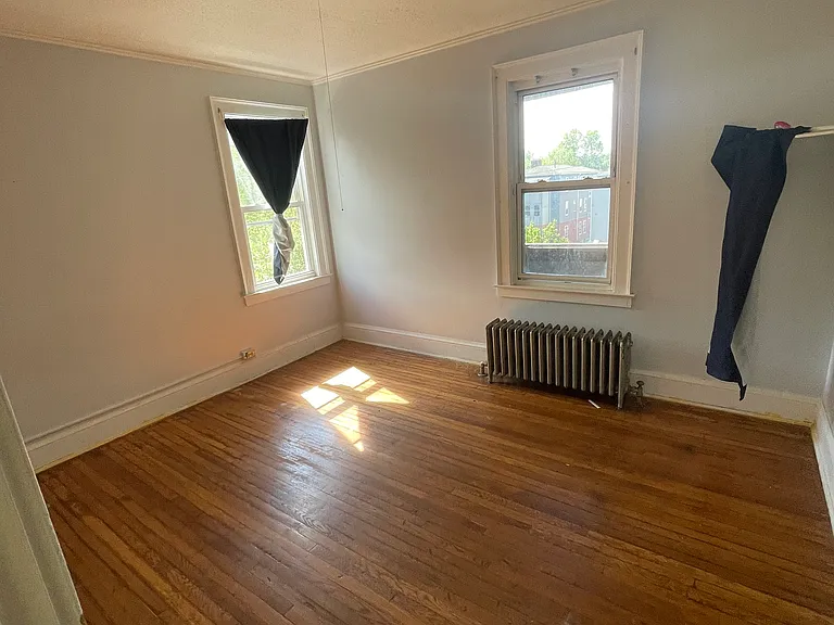 63 Glendale Ave — Photo 2