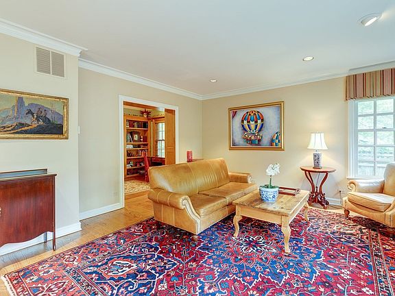 3rd image of 2324 Lawndale Ave