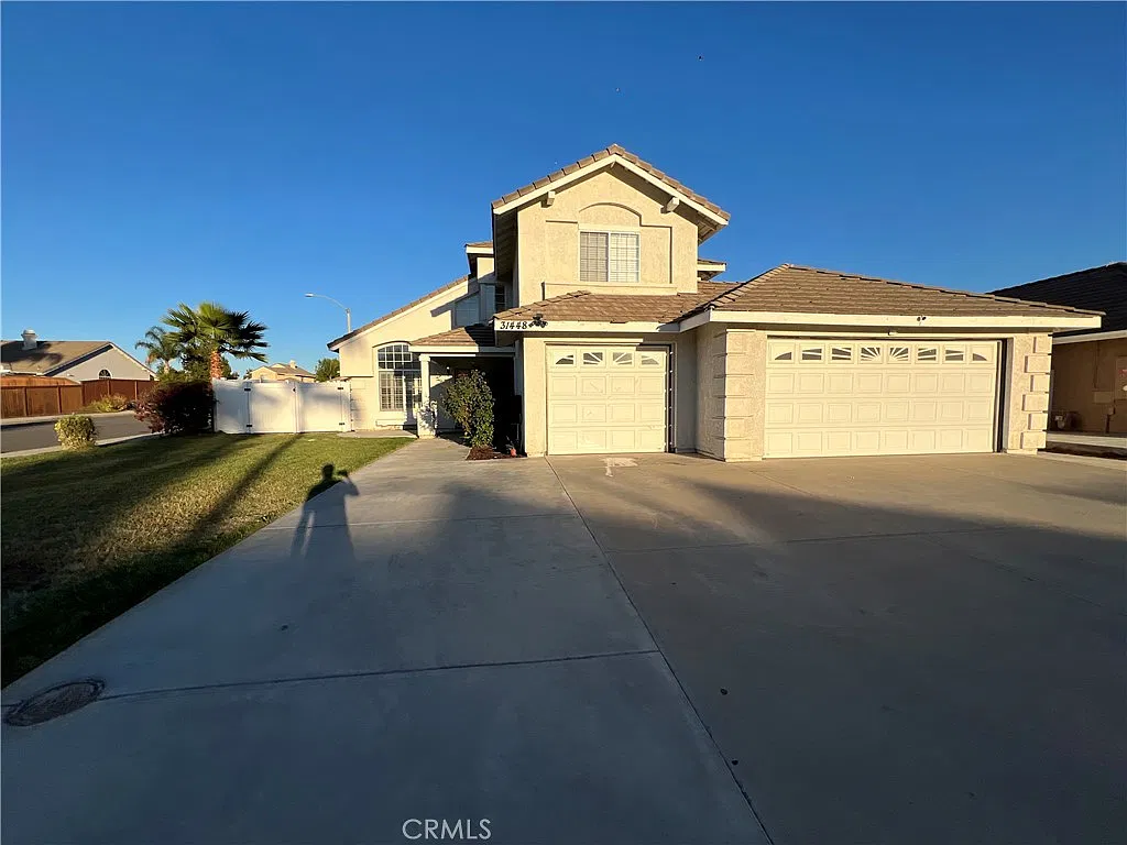 4 bed, 2100 sqft, $3,400 — Photo 2