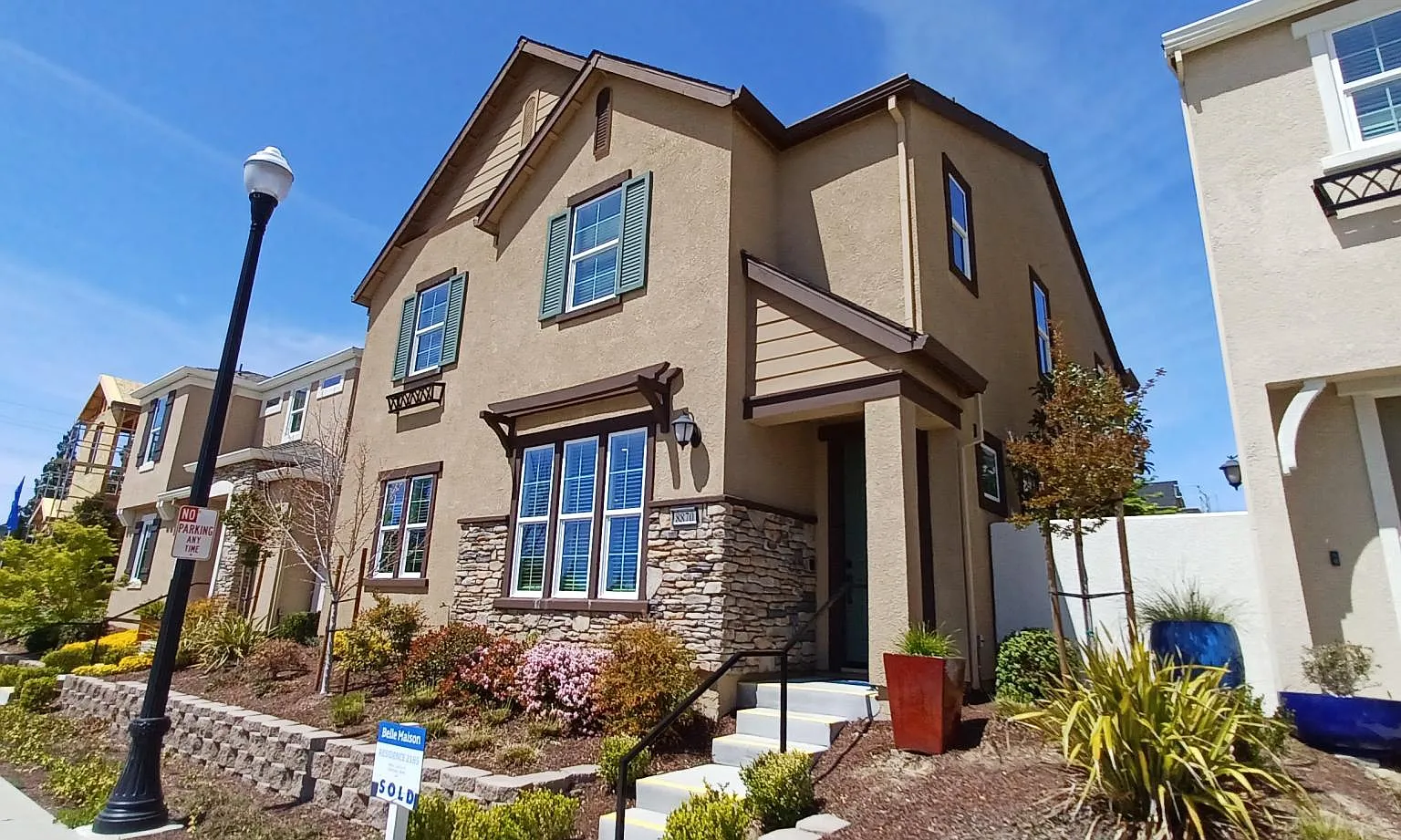 4 bed, 2185 sqft, $4,950 — Photo 1