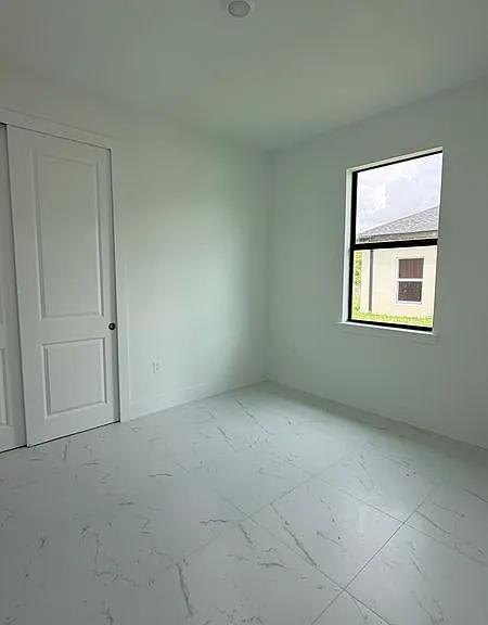 1105 Dean St E — Photo 7