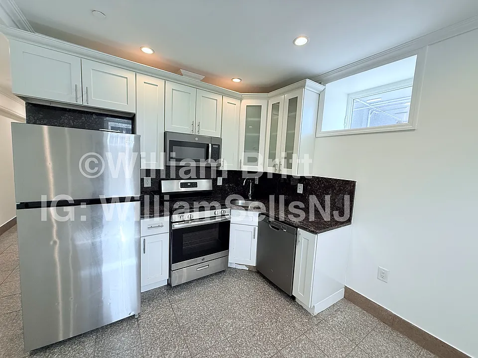 377 Danforth Ave #A9
