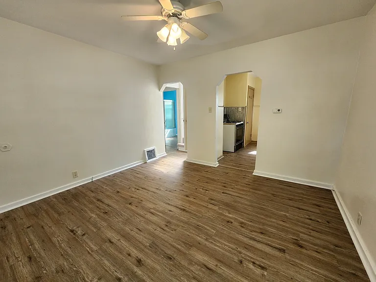 615 Kirkwood Ave — Photo 11
