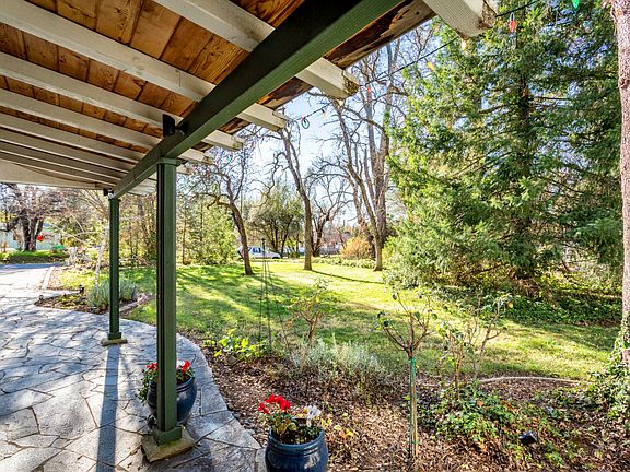 3rd image of 22452 Boyle Ln