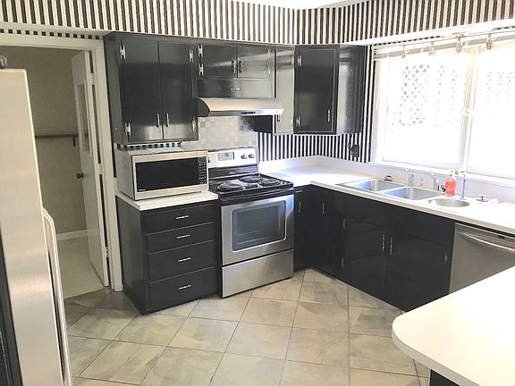 Kitchen 13 x 25