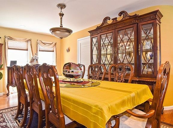 5th image of 410 Garden Cir