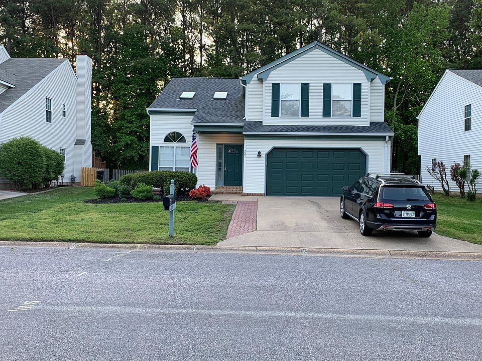 1st image of 221 Judith Cir