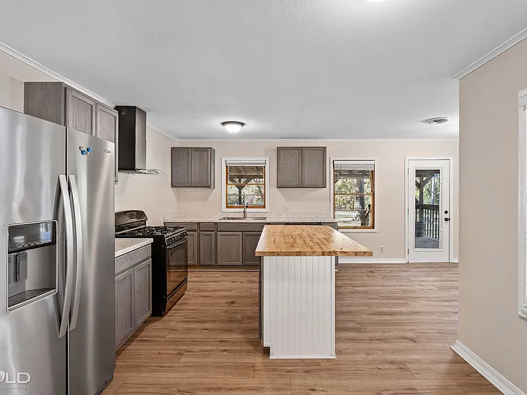 8920 Acacia Ln — Photo 9