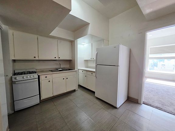 4th image of 2109 Washington Ave