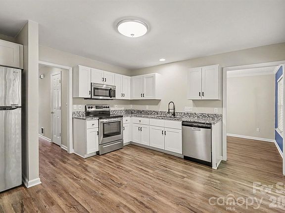 3rd image of 705 Pawley Dr