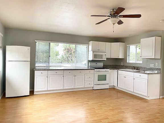 5th image of 2561 Gregory Dr #A