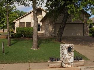 909 Carfax Rd, Edmond, OK 73034