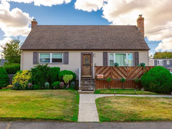 529 S 5th Street, Lindenhurst, NY 11757