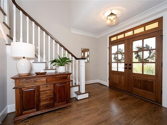 5th image of 385 Lissara Lodge Dr