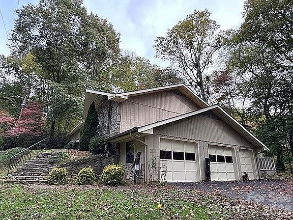 2nd image of 30 Brier Ln