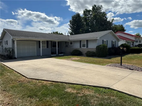 13 S Lakewood Dr, Effingham, IL 62401